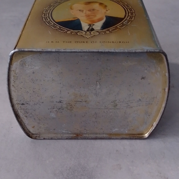 Vintage Coronation June 1953 Queen Ezliabeth II Tin Box Fox's Glacier Mints - Picture 6 of 11